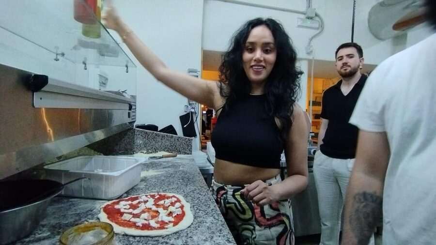 Naples: Pizza Making Class with Neapolitan Chef and drink - What the $58 price includes