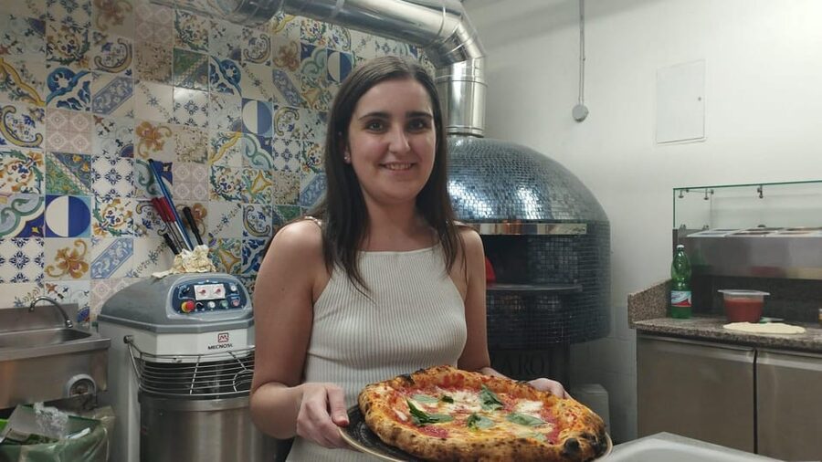Naples: Pizza Making Class with Neapolitan Chef and drink - Location, timing, and planning advice