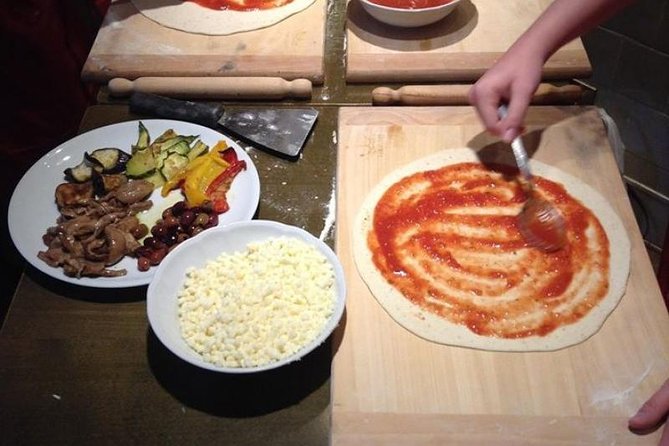 Naples Pizza-Making: From Dough to Dessert & Wine at Pizzeria - Who should book it