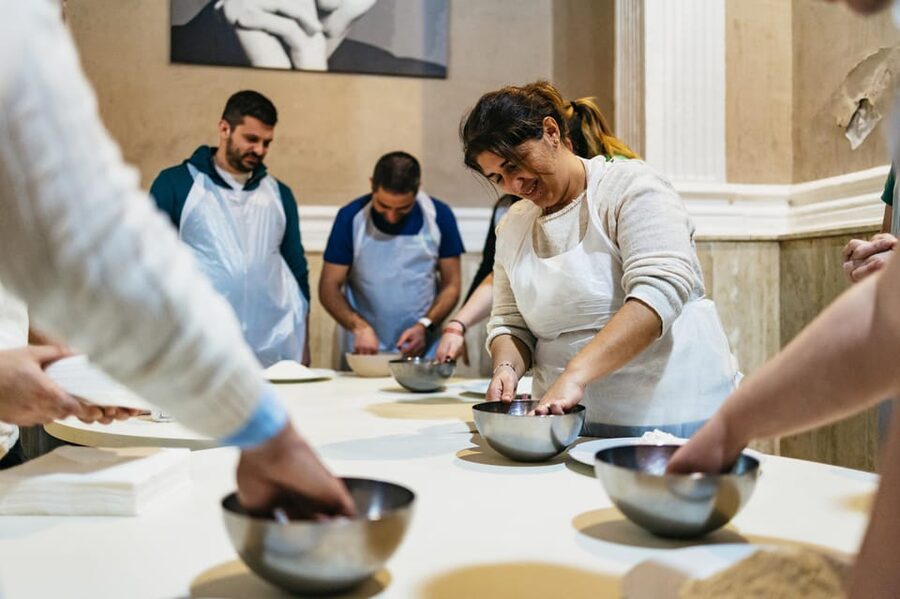 Naples: Pizza-Making Workshop with Drink and Appetizer - How the guides shape the experience