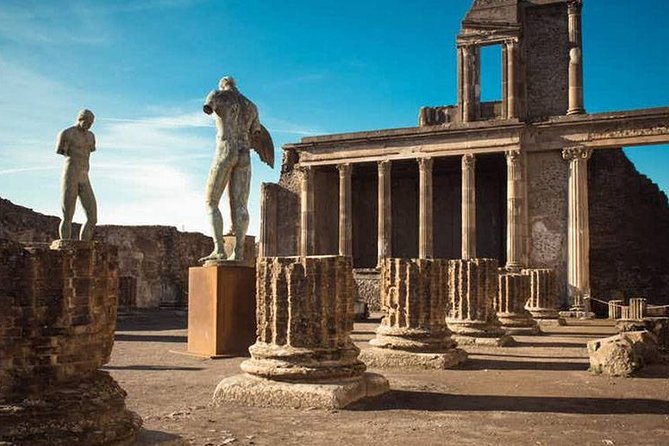 Naples, Pompeii and Vesuvius full day tour from Naples - Guides can make or break the day