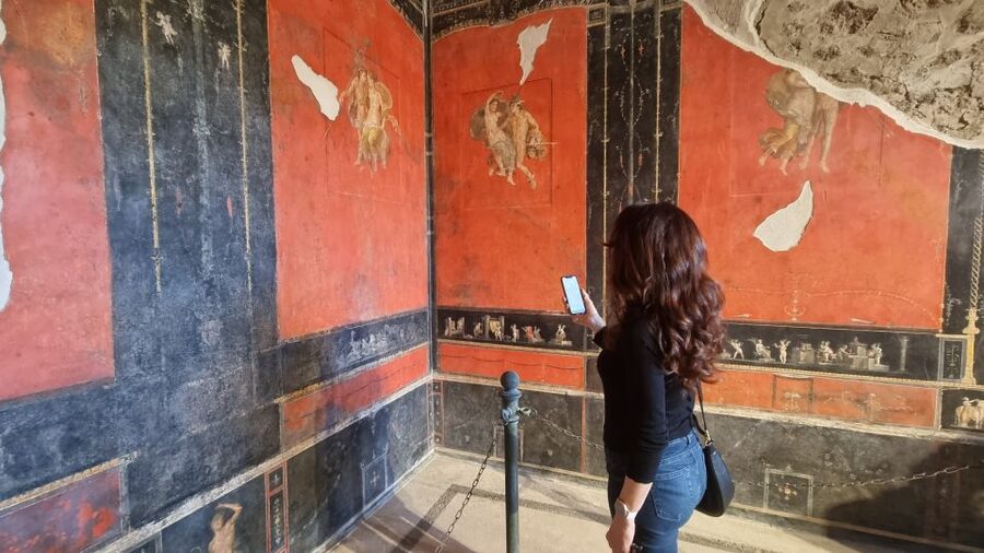 Naples: Pompeii Self Guided Audio Tour - The amphitheater and Pompeii’s public life