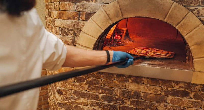Naples: Premium Pizza-Making Class at a Pizzeria - The guides, translation, and group atmosphere