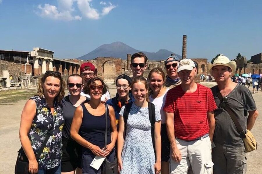 Naples: Private custom tour with a local guide - Who will get the most from this format