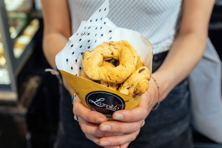 Naples: Private Food Tour – 10 Tastings with Locals - Pignasecca Market and local food culture