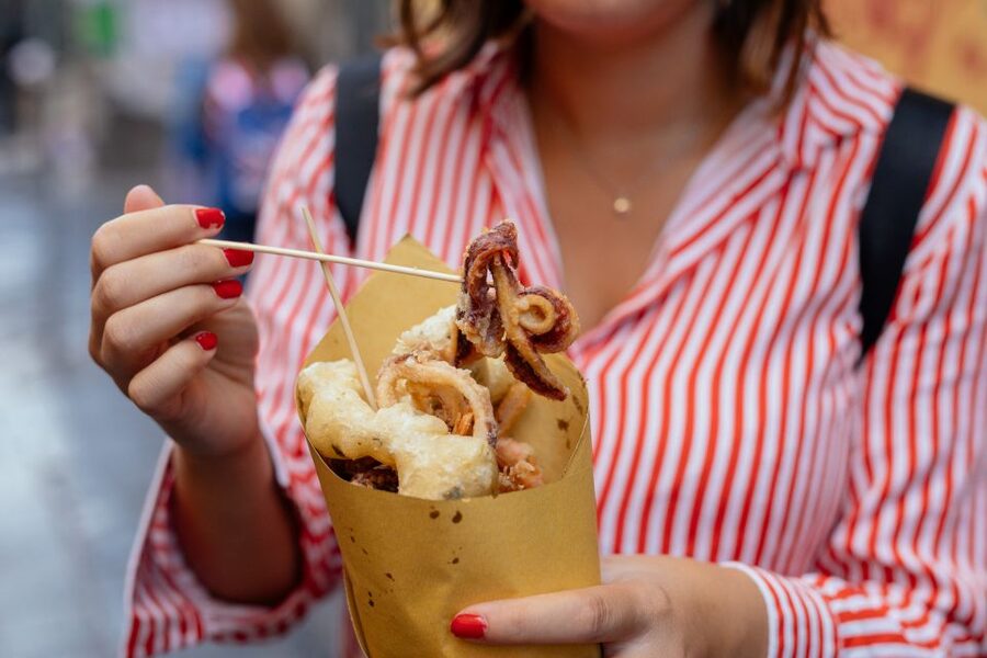 Naples: Private Food Tour – 10 Tastings with Locals - Piazza del Gesù and Naples between bites
