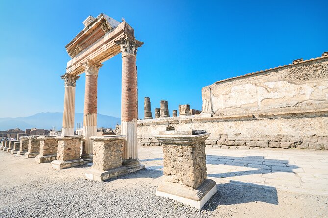 Naples/Salerno Port: Pompeii & Vesuvius - lunch or wine tasting - Lunch between the ruins and the volcano