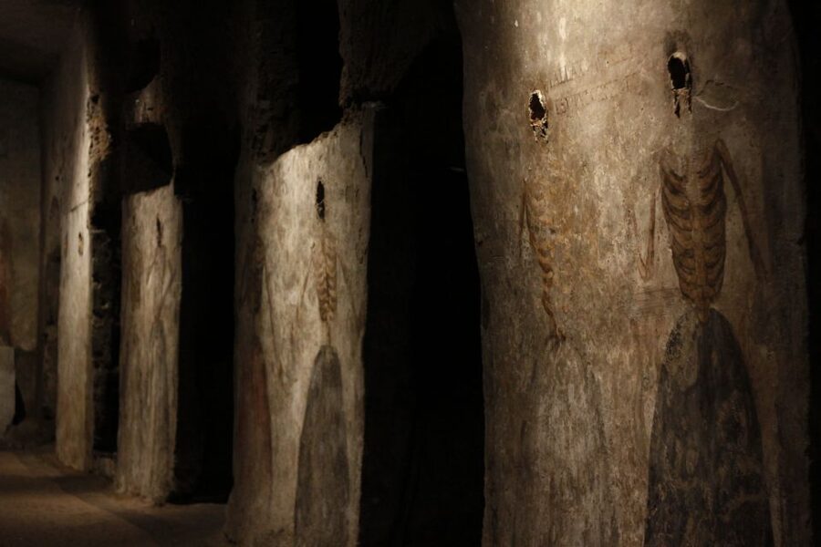 Naples: San Gaudioso Catacombs Guided Tour - The skulls on the walls