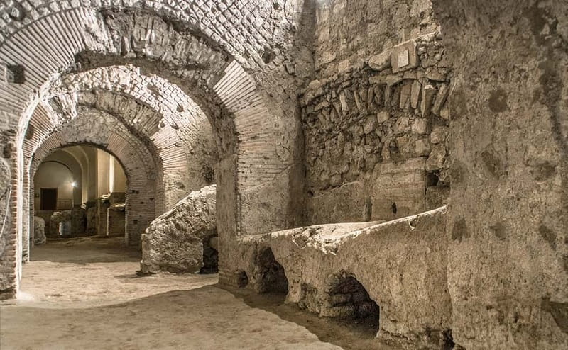 Naples: San Lorenzo Maggiore and Neapolis Sotterrata Ticket - The cloister and Chapter Hall above ground