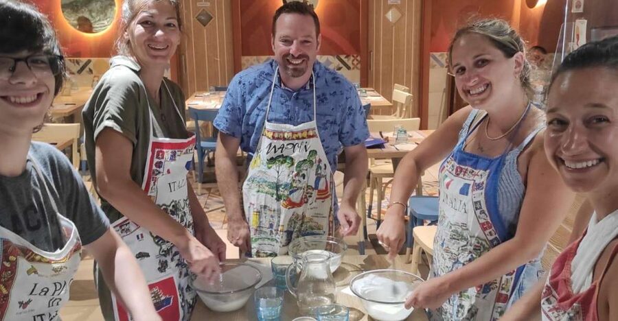 Naples: Small Group Pizza Making with Drink Included - Key points at a glance