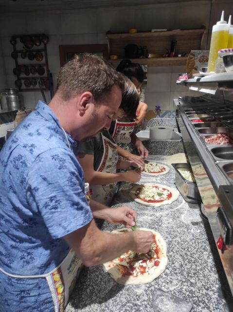 Naples: Small Group Pizza Making with Drink Included - Meeting at the Neptune Fountain at 6:15 pm