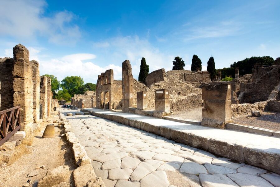 Naples: Sorrento and Pompeii with lunch & tickets included - Seeing Pompeii by building type