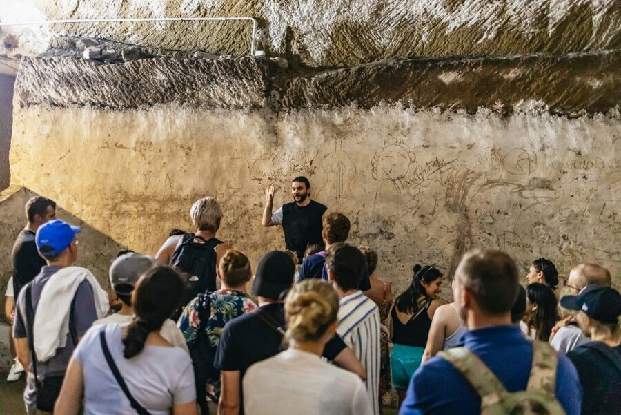 Naples: Spanish Quarters Underground Guided Tour - Following the old Neapolitan Aqueduct