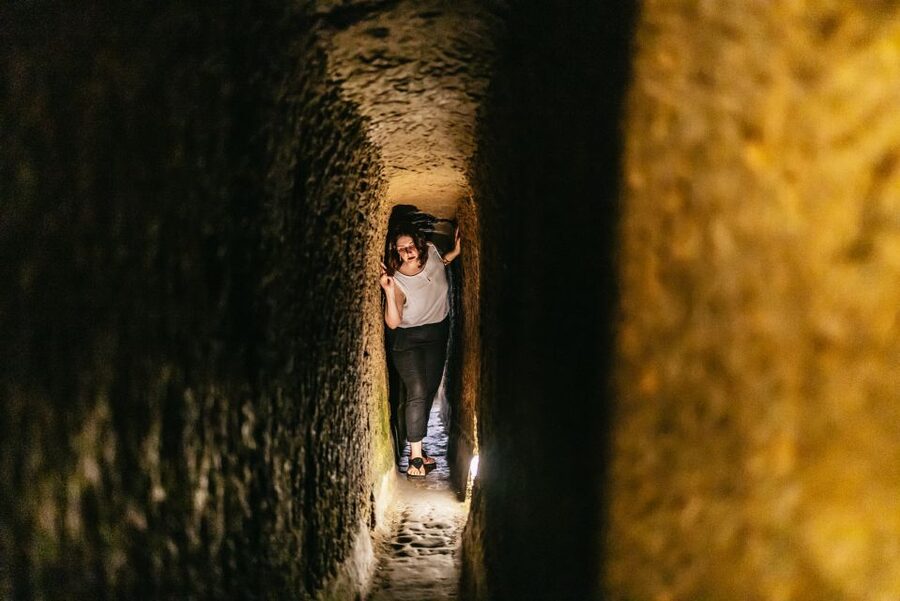 Naples: Spanish Quarters Underground Guided Tour - Why the guides matter so much
