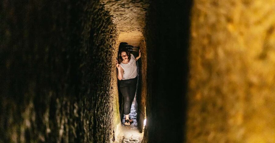 Naples: Spanish Quarters Underground Guided Tour - What the one-hour format does well