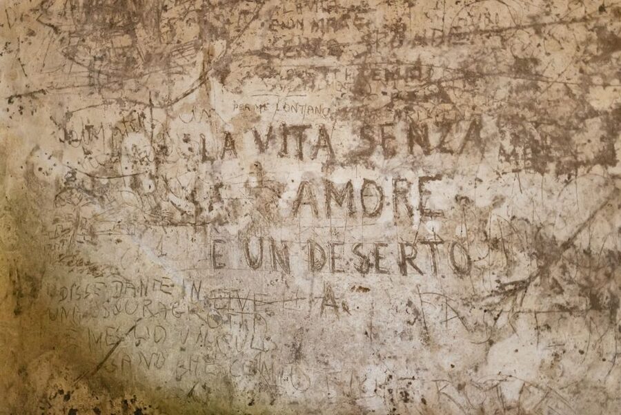 Naples: Spanish Quarters Underground Guided Tour - Who should book, and who should skip it