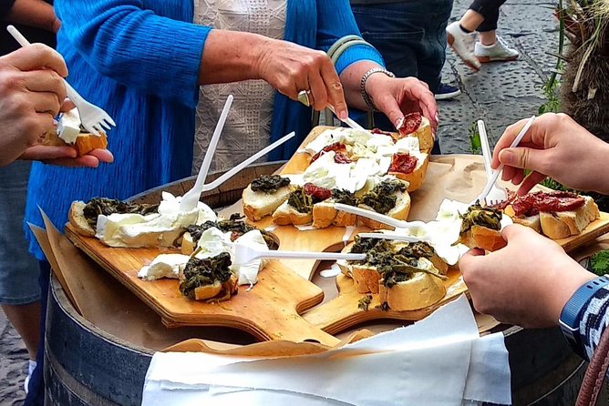 Naples: Street Food and Sightseeing Tour with Local Expert - Key points to know before booking
