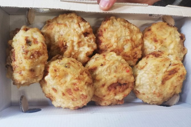 Naples: Street Food and Sightseeing Tour with Local Expert - Spaccanapoli, frittatina, pastries, and a small drink