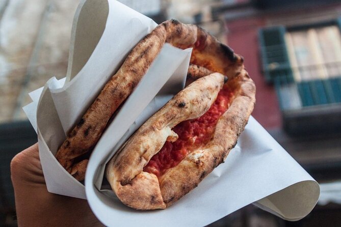 Naples Street Food Guided Walking Tour - Via Toledo and the final pizza
