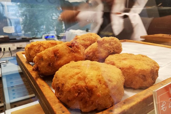 Naples Street Food Tour with a Native & Top Rated Expert - Spaccanapoli with sfogliatella, babà, and gelato