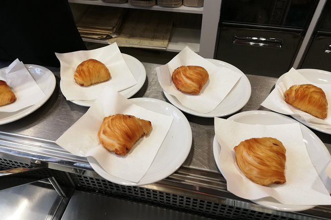 Naples Street Food Tour with Foodie Guide around Historical Center - What the guides add to the experience