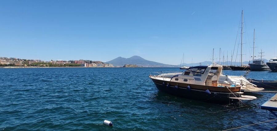 Naples: Sunset Cruise by boat with Aperol Spritz and Snacks - Villa Comunale and Via Caracciolo from the sea