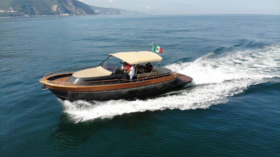 Naples: Sunset Cruise by boat with Aperol Spritz and Snacks - Finding the meeting point at Via Caracciolo 10