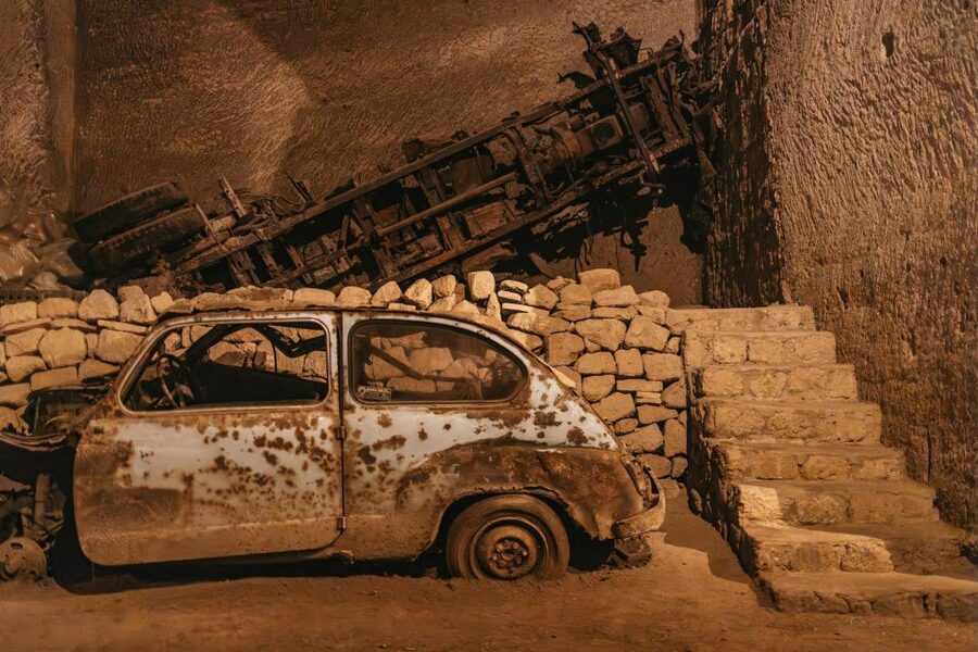 Naples: The Bourbon Tunnel Guided Tour with Entrance Ticket - WWII messages, bomb shelters, and the human side of the site