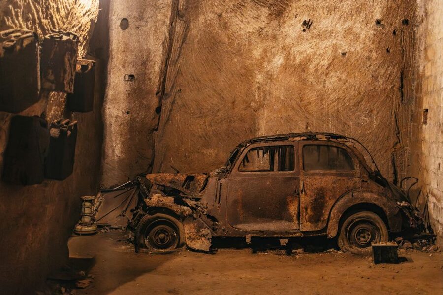 Naples: The Bourbon Tunnel Guided Tour with Entrance Ticket - Statues, cars, and motorcycles in the tunnel