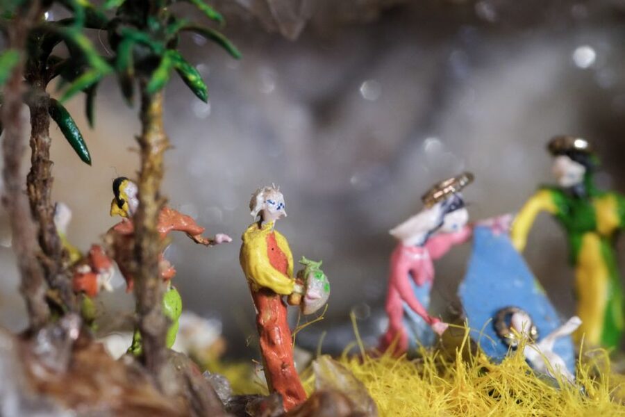 Naples: the magic of Christmas and Nativity scenes - Via San Gregorio Armeno, where the tradition is still made