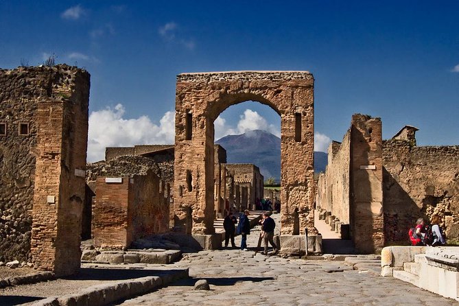 Naples to Positano/Sorrento Transfer via Pompeii (or Vice Versa) - Service, communication, and practical limits