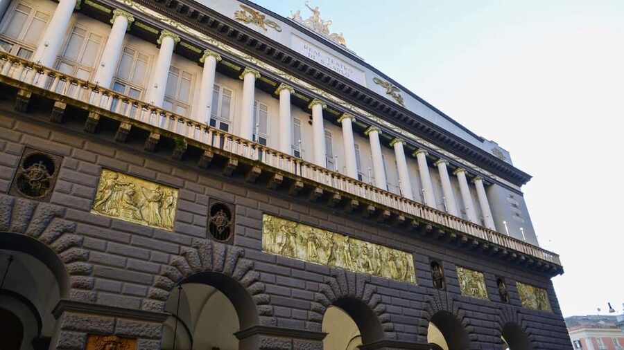 Naples: tour between Maschio Angioino and Plebiscito square - San Carlo, Naples’ grand musical landmark