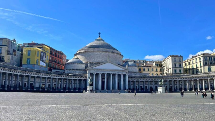 Naples: tour between Maschio Angioino and Plebiscito square - Value, flexibility, and practical limits