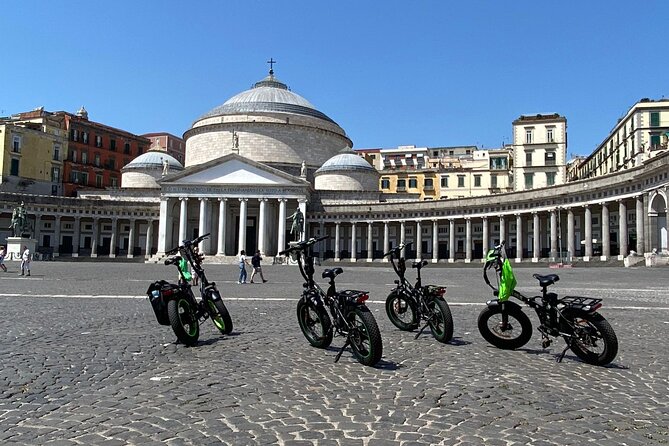Naples tour by E-BIKE - Along the Caracciolo seafront toward Posillipo