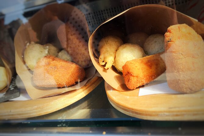 Naples' Ultimate Street Food Tour - Small Group by Do Eat Better - Frittatina di pasta near Basilica dello Spirito Santo