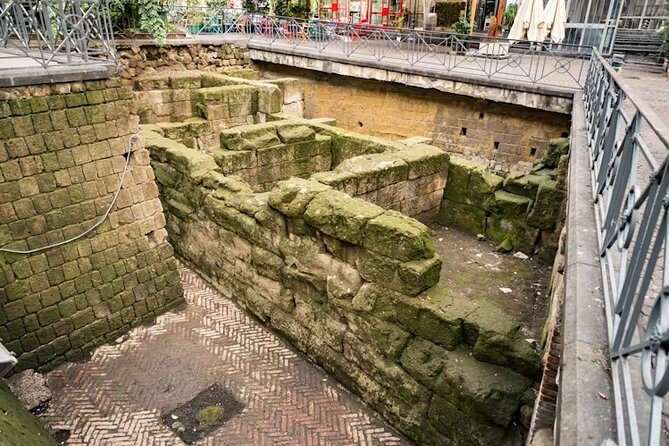 Naples Underground & Highlights Tour – Small Group Experience - Walking Spaccanapoli and the old center