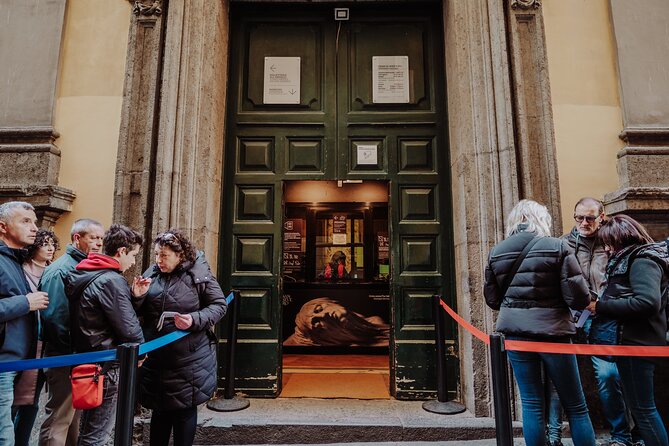 Naples: Veiled Christ & Santa Chiara Cloister Small Group Tour - San Gregorio Armeno and the city’s handmade traditions