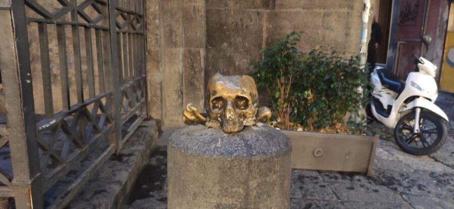 Naples Walking Tour: Old Town and Spaccanapoli - Piazza San Domenico Maggiore and Piazza del Gesù Nuovo