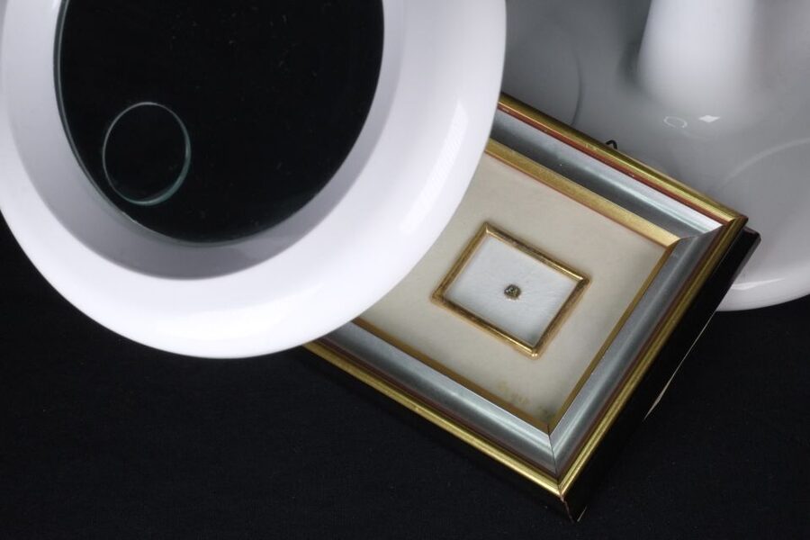 Napoli: Museodivino Entrance Ticket and Guided Tour - The magnifying glass and flashlight change the visit