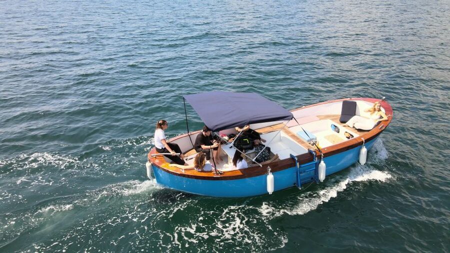Napoli: Myths & Legends Cruise with Snorkeling - Seeing Naples from a vintage lifeboat