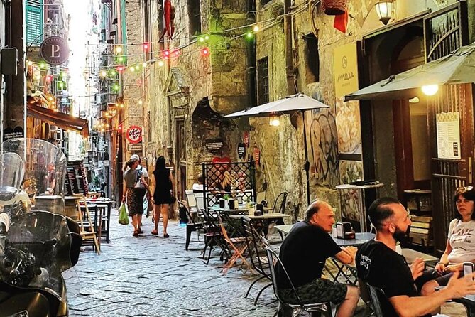 Napoli Pub Crawl in the Old Town - Piazza Bellini and the social part of the night