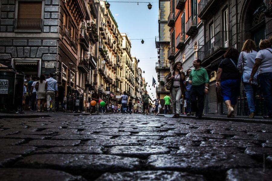 Napoli: Walking Tour of Naples with Local Tour Guide - Espresso, pizza pockets, and practical food advice