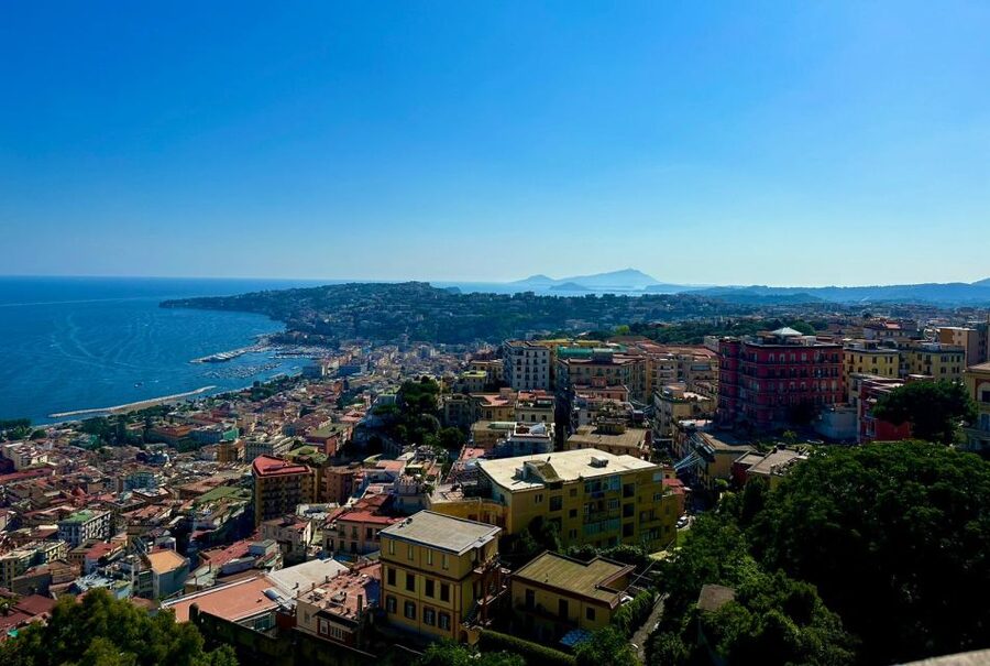 Napoli: Walking Tour of Naples with Local Tour Guide - What the guides add to the experience