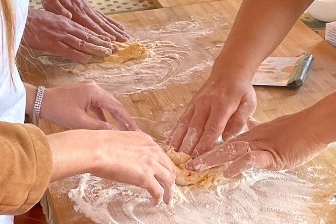 Neapolitan pasta homemade Cooking Lesson - Filling, folding, and shaping the ravioli