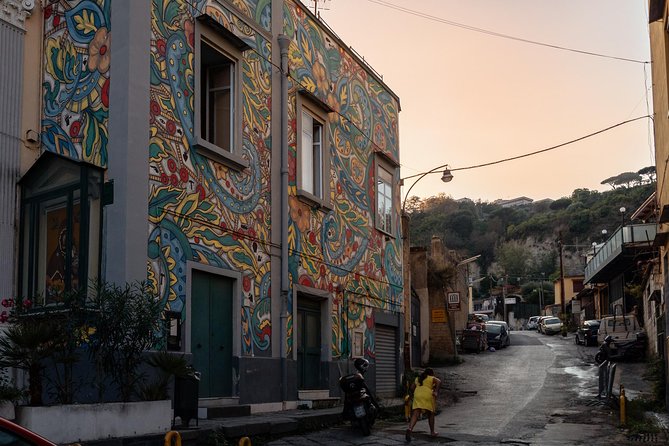 Off the Beaten Track in Naples: Private City Tour - The guide matters more than the route