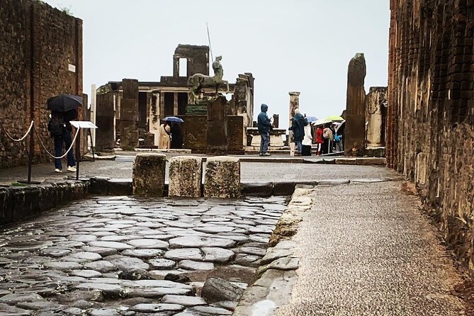 Once upon a time Pompeii 2 and a half hour tour - Entering Pompeii with help at the ticket office