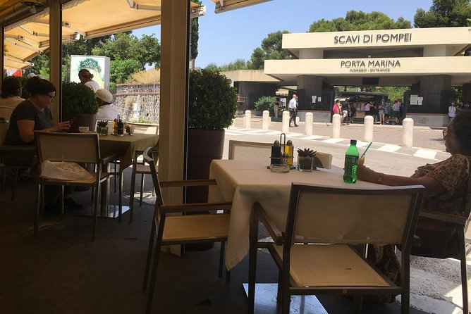 PAESTUM and POMPEI - Lunch at the farm keeps the route practical