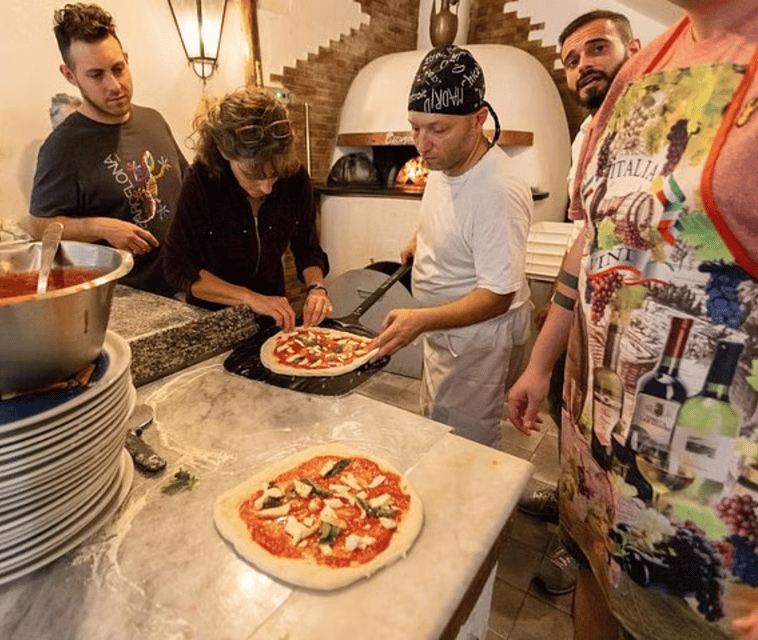Pizza-Making Workshop by night with glass of wine - The opening course: bruschetta and a local drink