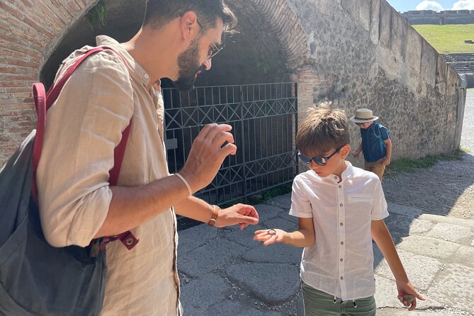 Pompei Adventure: A Tailored Tour for Families with Kids! - A Treasure Hunt at the House of Venus in a Shell