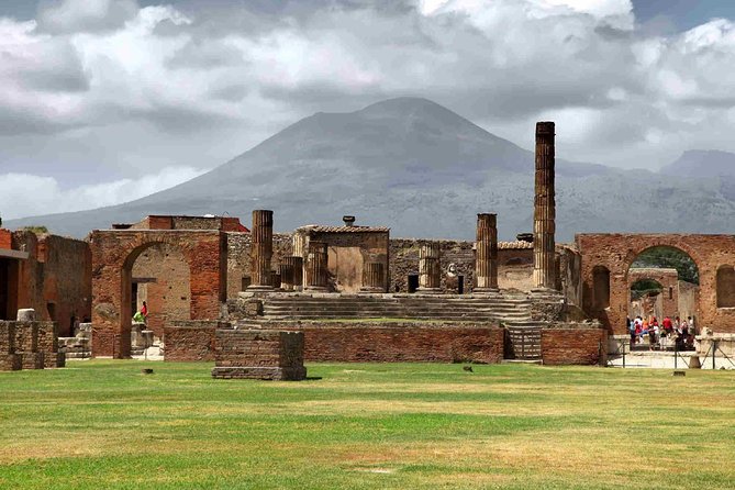 Pompei three hours with an expert guide - Walking Pompeii’s main streets and private homes